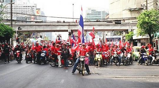 "Rote Armee" in Bangkok <br/>Foto von Nate Robert