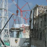 Aufräumarbeiten in Fukushima an der einsturzgefährdeten Einheit 4
