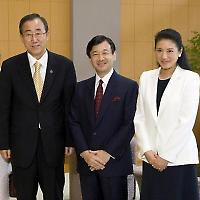 Das Thronfolgepaar mit dem UN-Generalsekretär Ban Ki-moon <br/>Foto der Vereinten Nationen